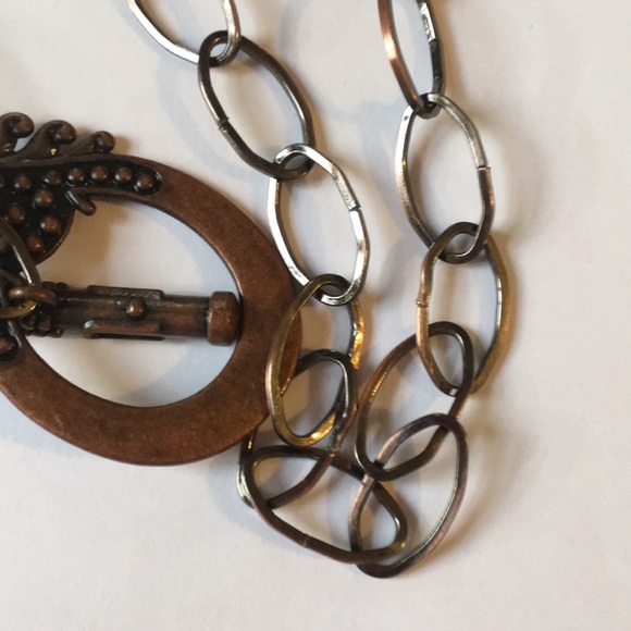 Copper toned necklace.  Clasp is pendant. Stylish - Picture 3 of 9